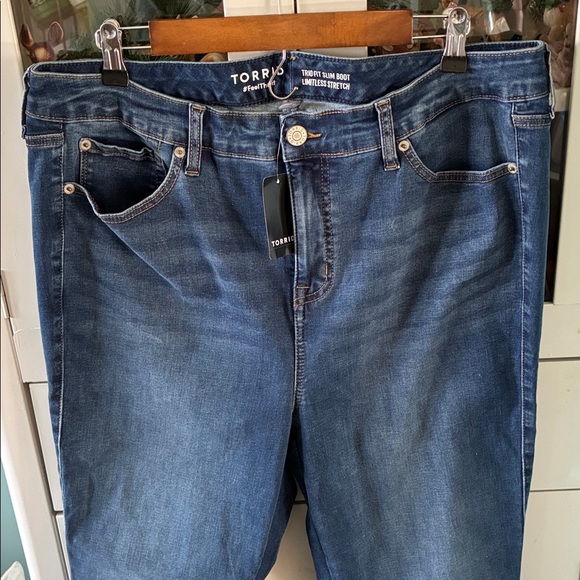 Torrid Women's Blue Jeans sz 16-20 Trio Fit Slim Boot nwt - Picture 2 of 8